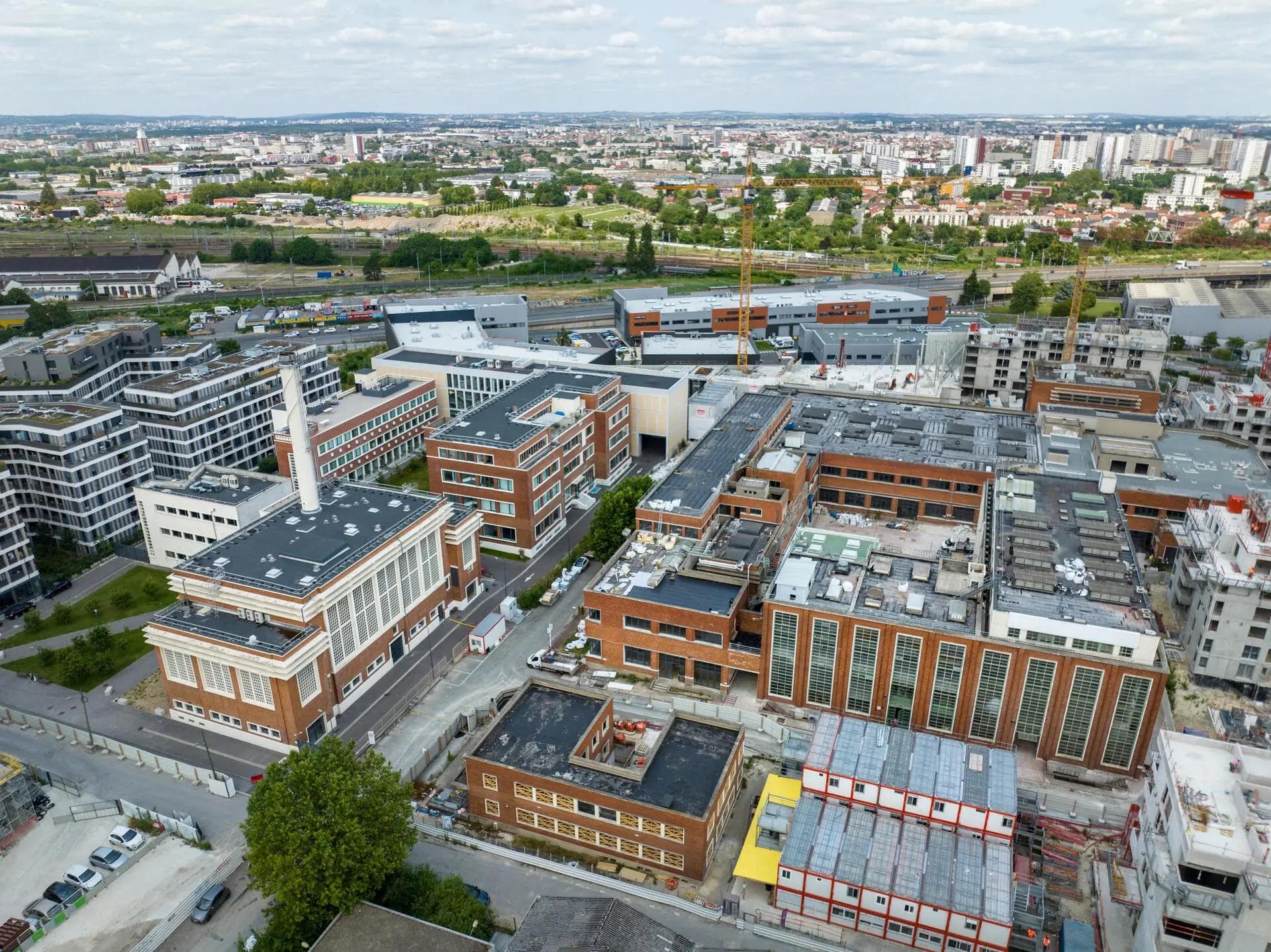 Projet de Romainville Fareva – Paris Ouest Construction - Pose de carrelage ou parquet par Mitra Sol à Paris, Versailles, Boulogne-Billancourt, Saint-Denis, Créteil, Argenteuil, Montreuil, Évry-Courcouronnes, Chelles, Nanterre en Île-de-France